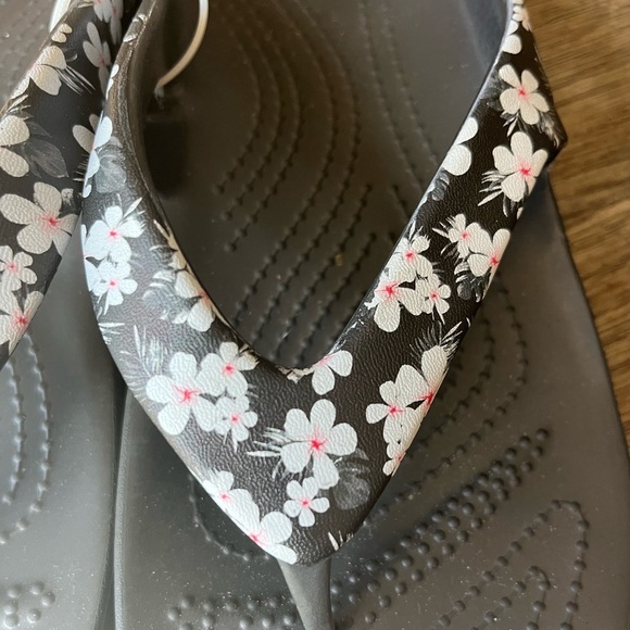 Floral crocs flip flops - Picture 2 of 5